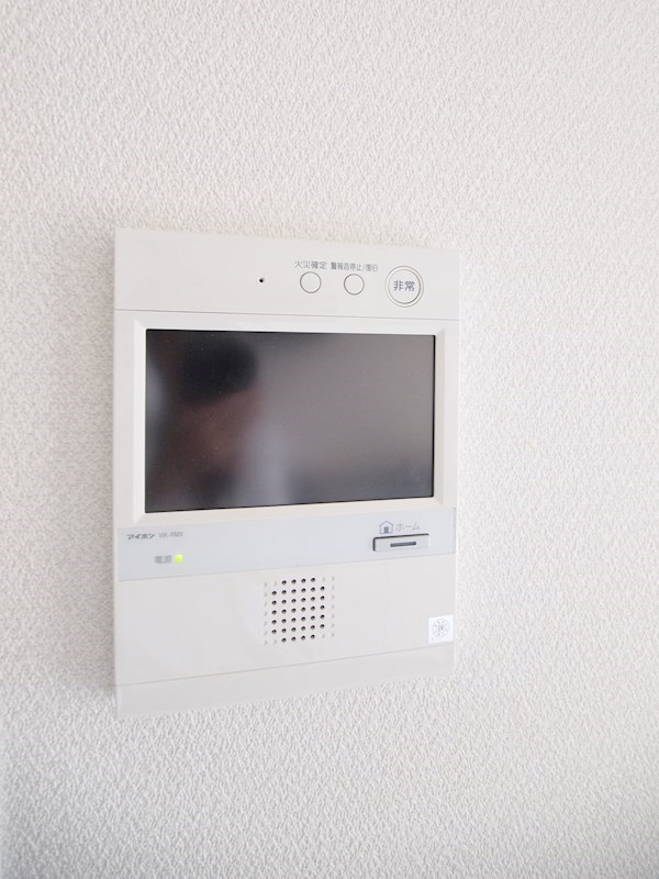 セキュリティ　TVモニタ付きのインターフォン。
