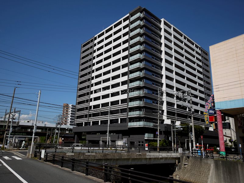 建物外観　市街地まですぐ