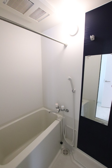 バス・シャワールーム　浴室乾燥機付バスルームです♪