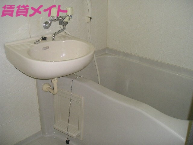 バス・シャワールーム　同タイプの部屋写真です。