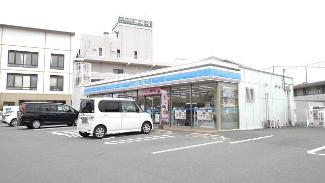 コンビニ　ローソン　皆春店（コンビニ）まで290m