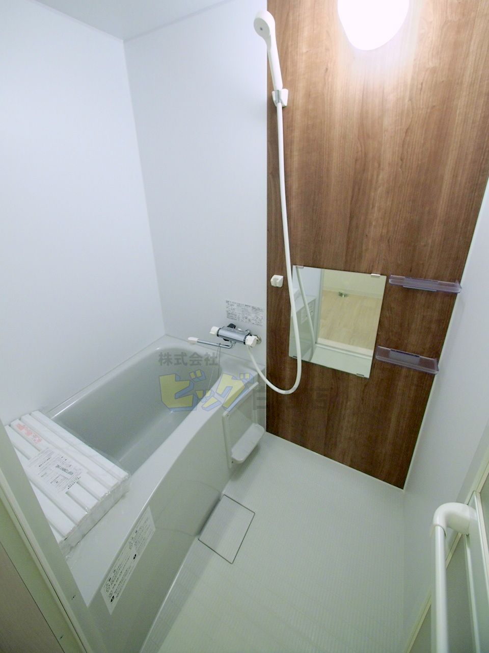 バス・シャワールーム　広々タイプのお風呂です♪