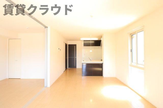 居室・リビング　落ち着いた色調の寝室です