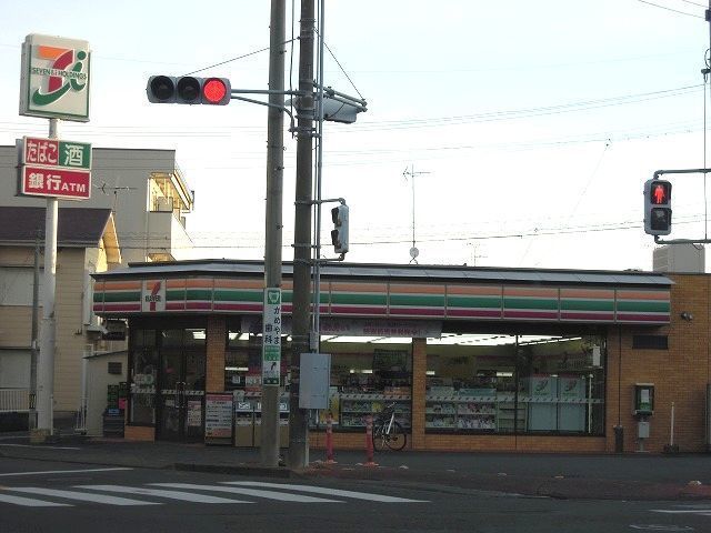 コンビニ　セブンイレブン清水草薙店（コンビニ）まで650m