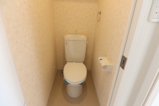 トイレ　※別室の参考写真の為、現況優先です。