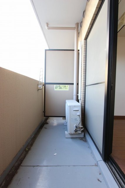 バルコニー　同物件別号室