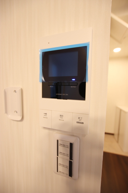 セキュリティ　別室参考写真　★来訪者が確認できる安心のモニタ付インターホン