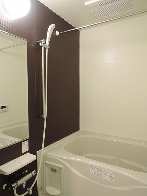 バス・シャワールーム　落ち着いた空間のお風呂です