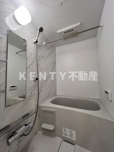 バス・シャワールーム　コンパクトで使いやすいお風呂です