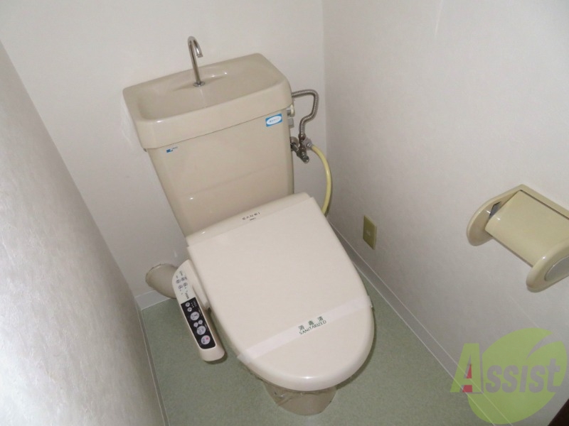 トイレ　温水洗浄便座付きのトイレは、使用しやすくうれしいですね。