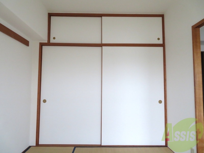 収納　洋室にある収納スペースは十分な広さがあると思います。