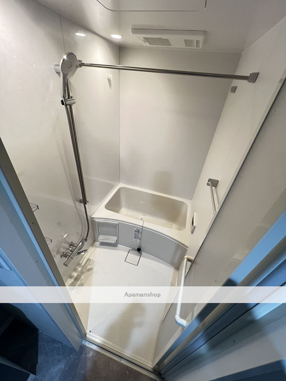 バス・シャワールーム　※反転タイプのお部屋となります。