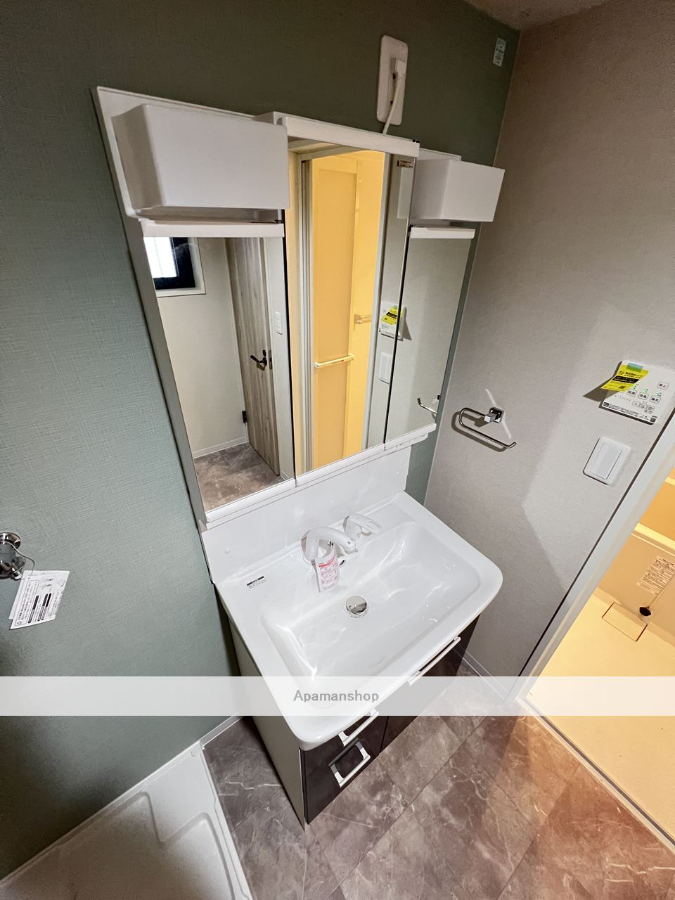 洗面設備　※反転タイプのお部屋となります。