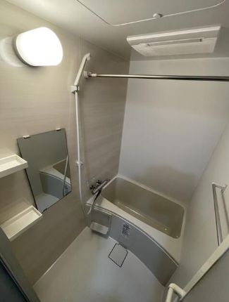 バス・シャワールーム　コンパクトで使いやすいお風呂です