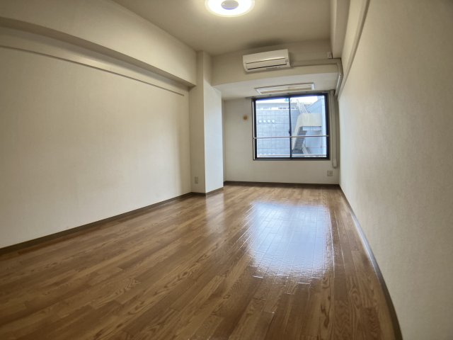 居室・リビング　＊他号室参考写真です。