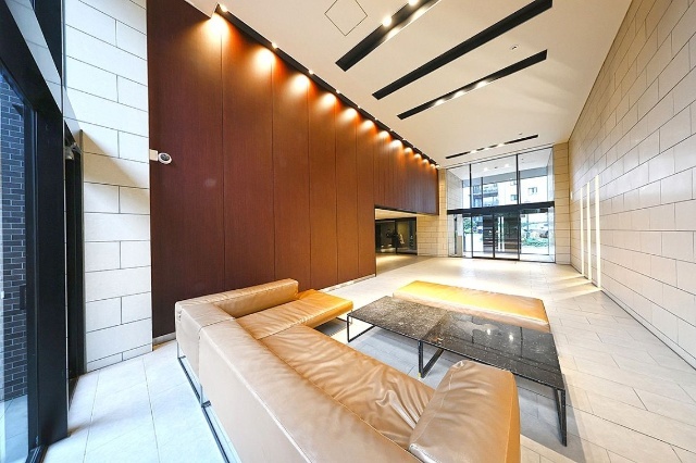 ロビー　東向きです