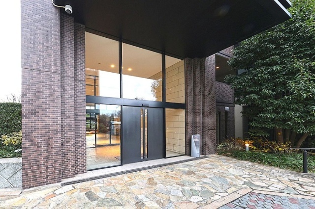 エントランス　分譲タイプです