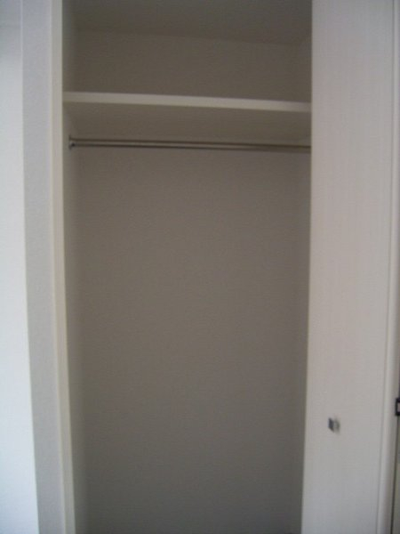 収納　ハンガーパイプ付きのクローゼット