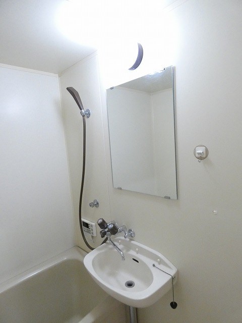 洗面設備　写真は310号室。