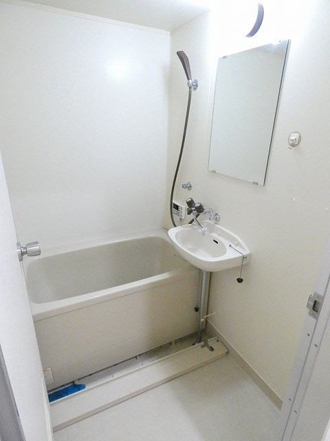 バス・シャワールーム　写真は310号室。