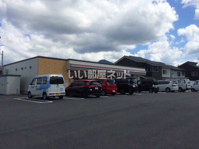 コンビニ　セブンイレブン（コンビニ）まで296m