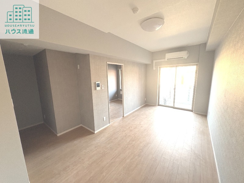 居室・リビング　※別号室の写真※