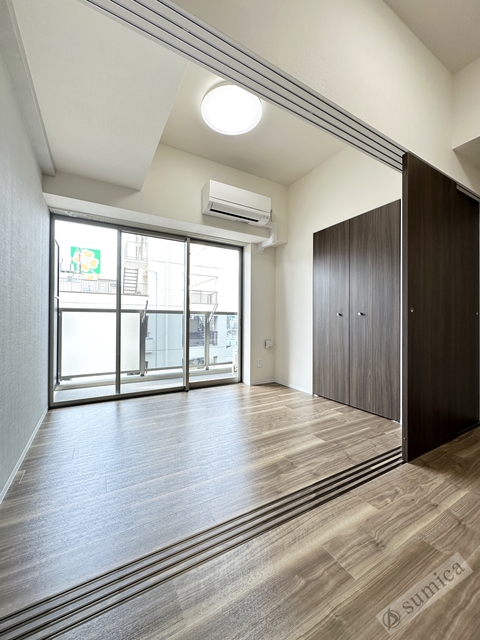 バルコニー　フロアによって室内のコンセプトが異なります。