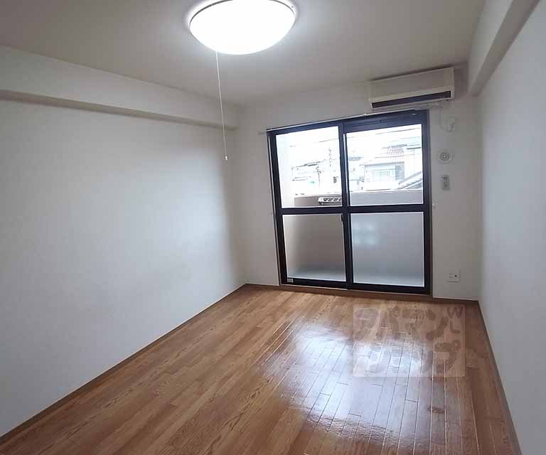 居室・リビング　洋室７．３帖・程良いサイズのお部屋