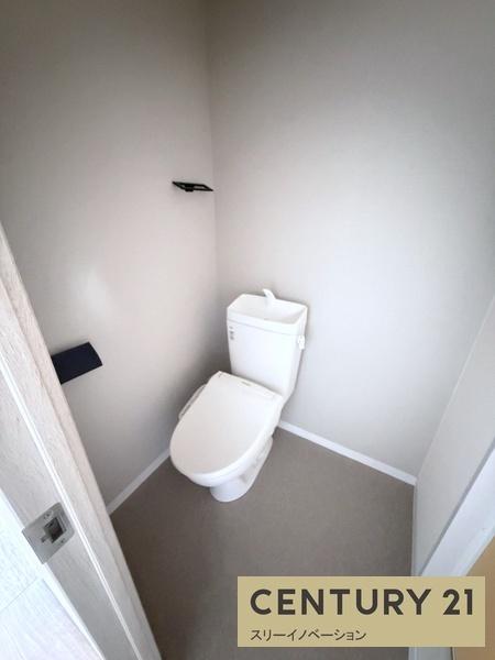 トイレ　★温水洗浄暖房便座付き★