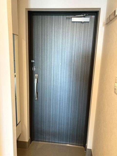 玄関　写真は同タイプ住居です。