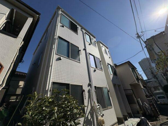 建物外観　ネット無料。ネット無料なら月々実質4000円程度のコストがか