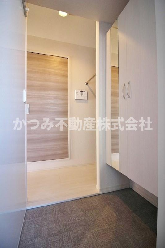 玄関　同物件同タイプ写真