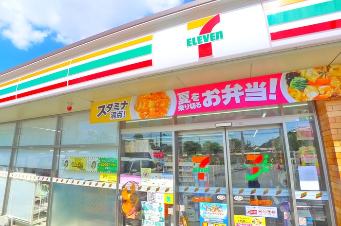 コンビニ　セブンイレブン（コンビニ）まで550m