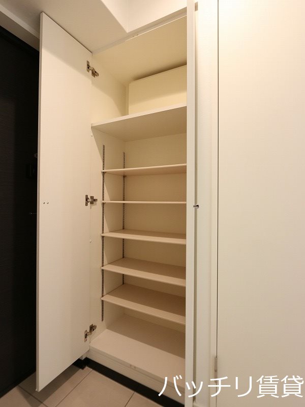 玄関　別号室の画像。現況を優先します。