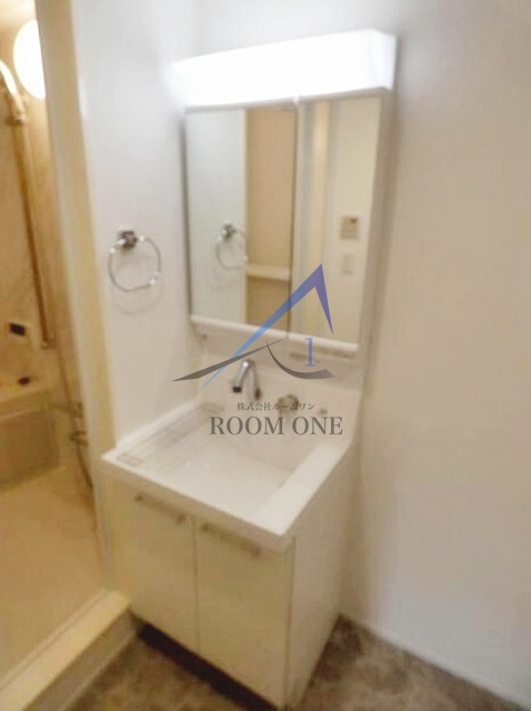 洗面設備　独立洗面台です。