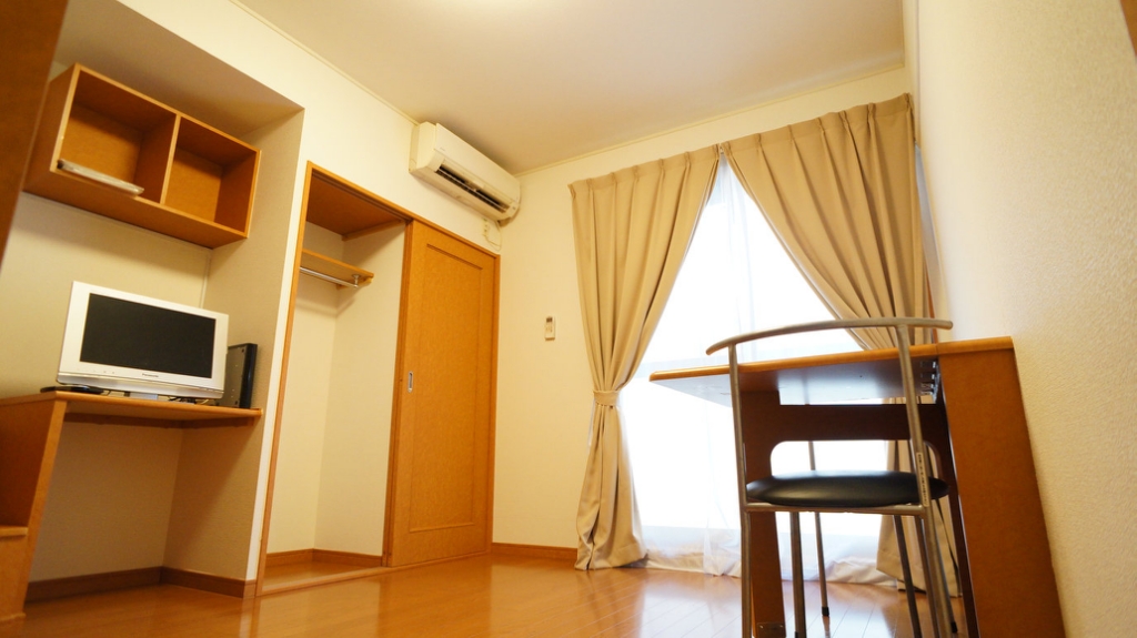 居室・リビング　収納も完備！リビングを広く使えます!