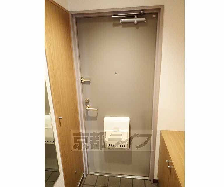 その他設備　しっかりとしたドアです。