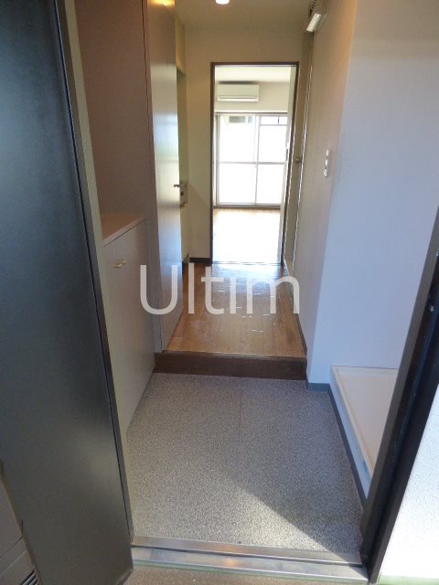 玄関　別部屋のお写真です。ご参考までに！