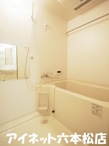 バス・シャワールーム　一日の疲れを流しましょう