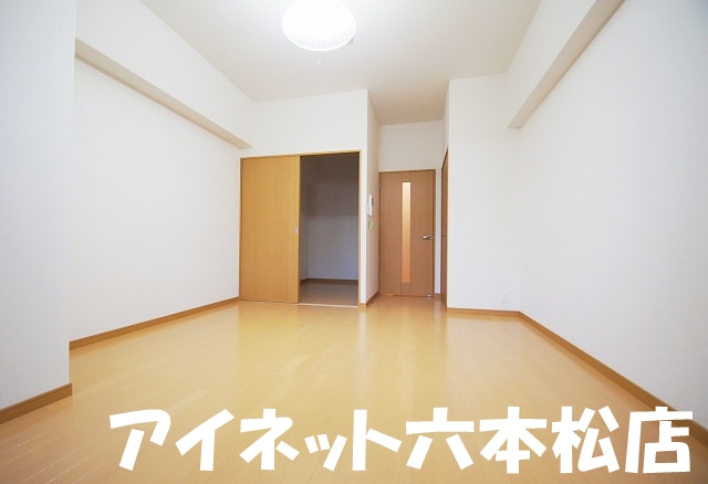 居室・リビング　家具の配置がしやすいお部屋です