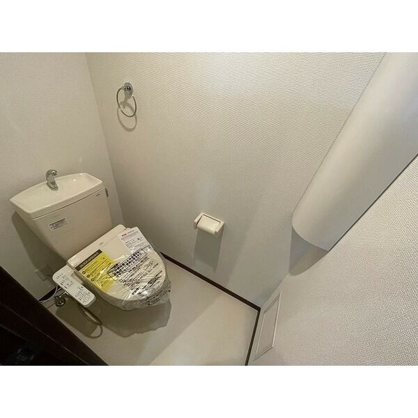 トイレ　温水洗浄便座機能付き☆