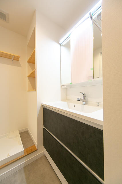 洗面設備　※写真は同タイプ住戸です。
