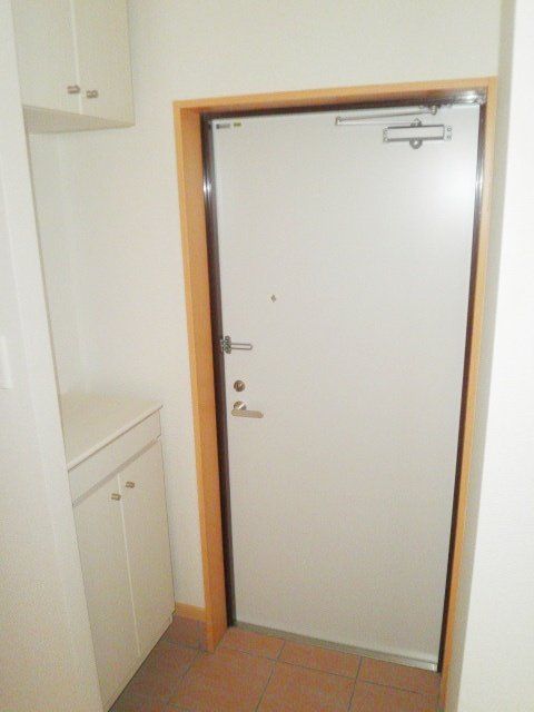 玄関　※同物件他部屋参考写真