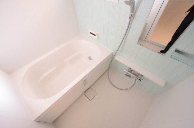 バス・シャワールーム　便利な追い焚き機能、浴室乾燥機付き☆