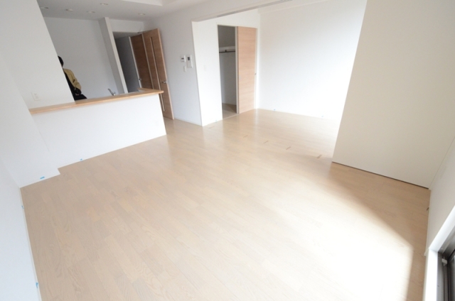 居室・リビング　南向きで明るいリビングです♪