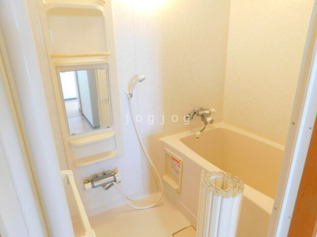 バス・シャワールーム　シャンプー等が置ける棚付き☆