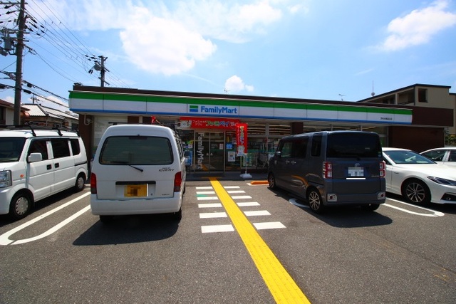 コンビニ　ファミリーマート茨木沢良宜浜店（コンビニ）まで415m