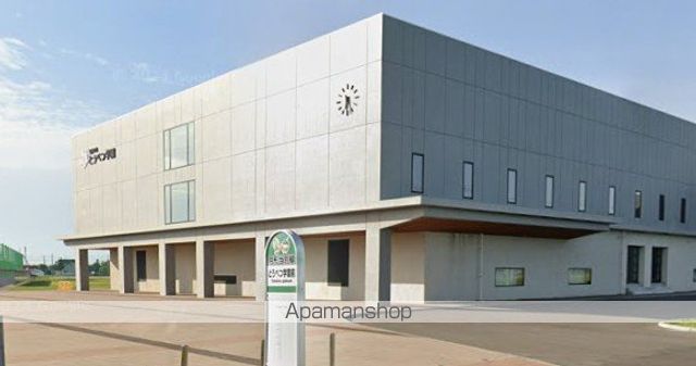 小学校　当別町立とうべつ学園（小学校）まで678m