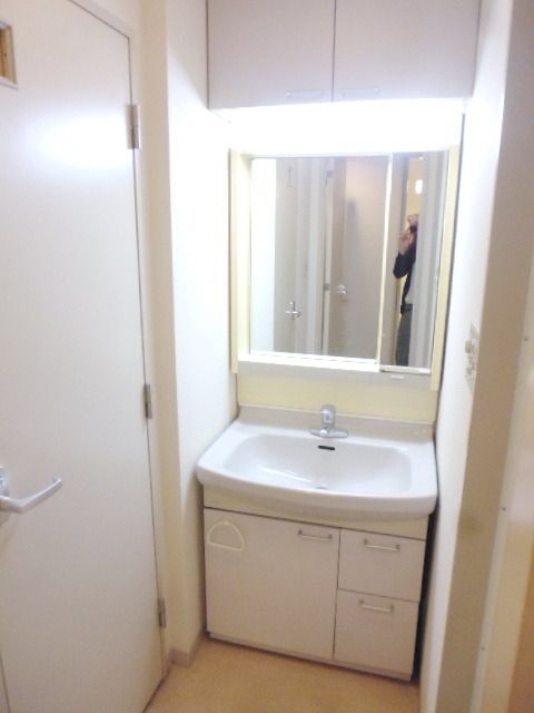 洗面設備　★便利な独立洗面台付きです★