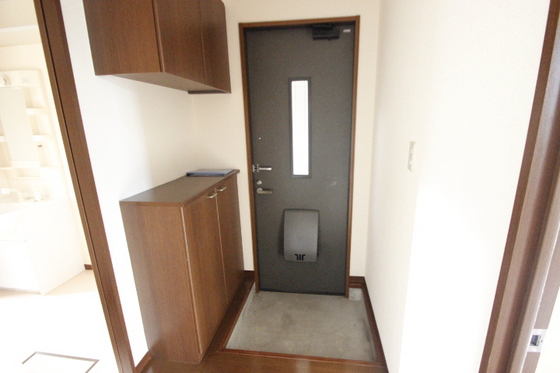 玄関　※別部屋の写真です